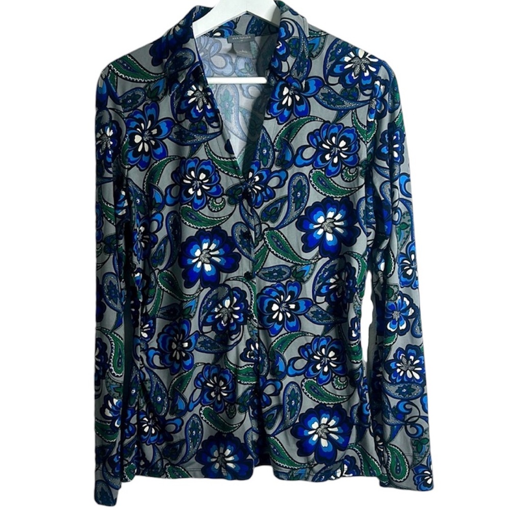 Ann Taylor Paisley button up women’s blouse Sz M, beautiful long sleeve blue